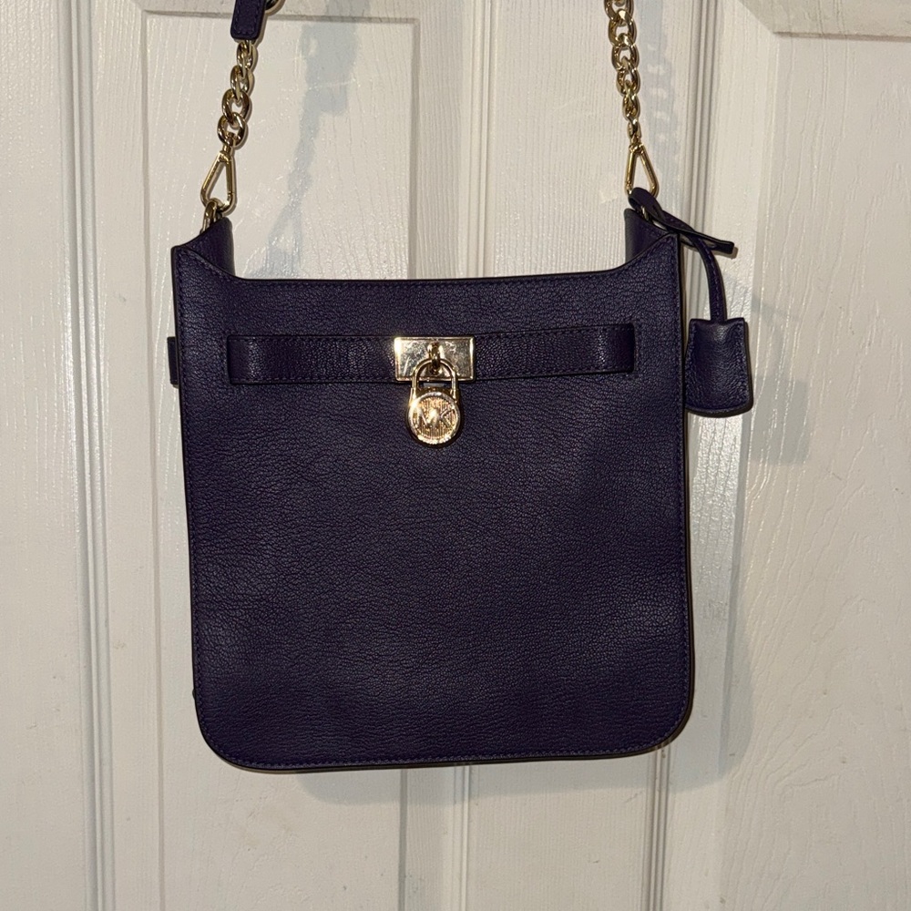 Michael Kors Hamilton Crossbody Bag
Deep Purple